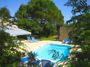 Attractive, Provencal villa with heated private pool and extensive views
